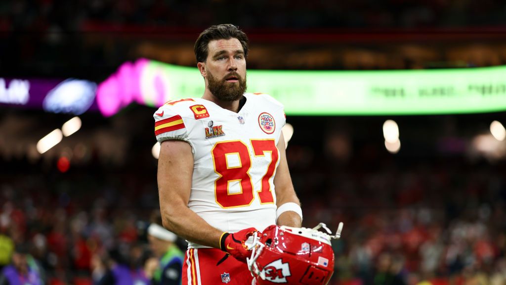 The Little Girl Who Spent 3 Years Saving Money to Watch the Kansas City Chiefs Wasn’t Enough – Travis Kelce’s Shocking Action Left the Stadium Silent in Emotion .Qu