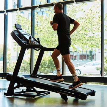 RWD running on an incline on a horizon 7.0at treadmill
