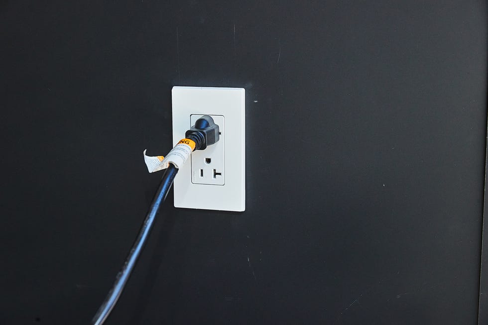 grounded electrical outlet