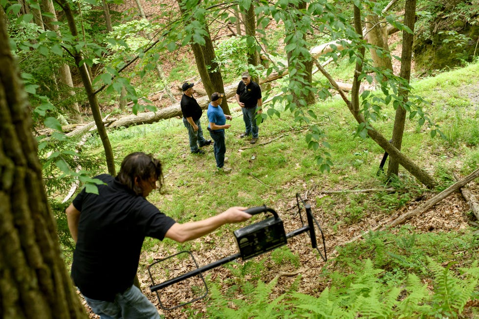 finders keepers at the dig site in dents run