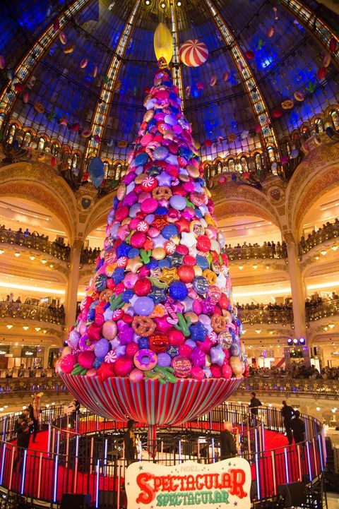 Christmas tree, Christmas decoration, Landmark, Tree, Lighting, Christmas, Christmas lights, Architecture, Interior design, Christmas ornament, 