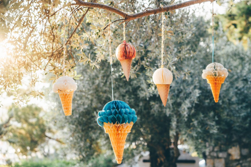 tree decorated paper ice cream for party