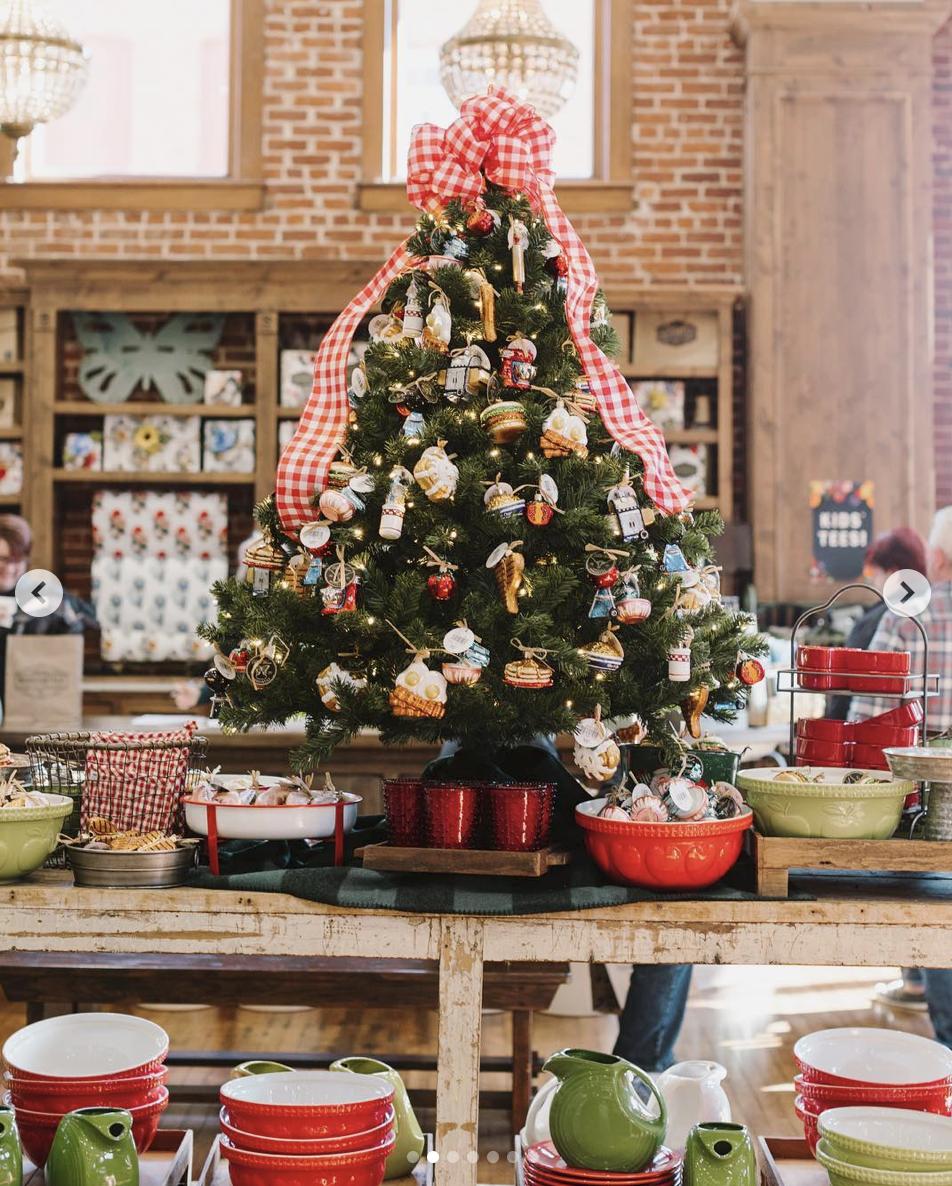 8 Beautifully Unusual Christmas Tree Topper Ideas