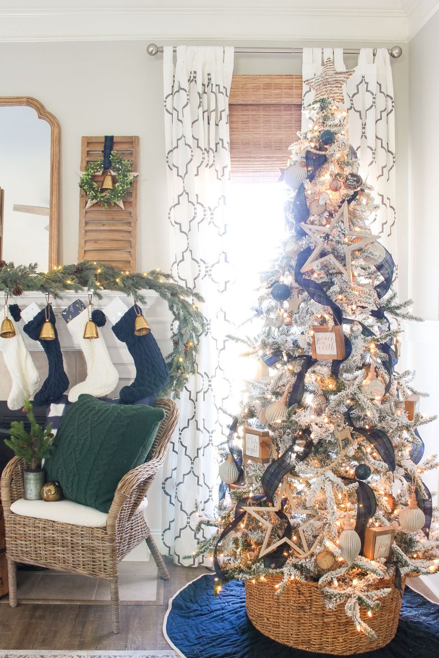 9-Foot Long Rustic Matte White Wood Bead Garland Christmas Tree Decoration