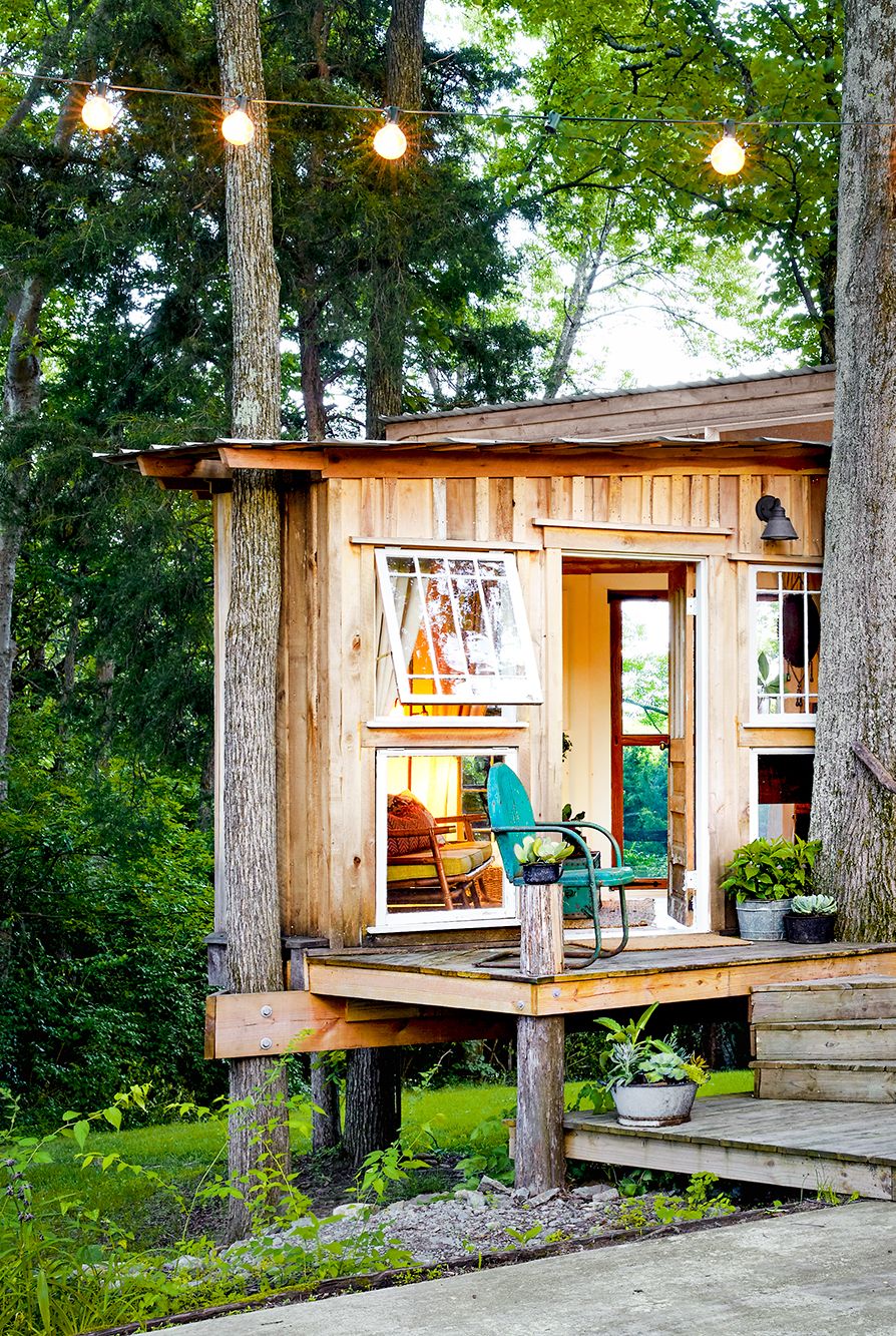 Wood, Tree, Door, Shade, Trunk, Cottage, Lumber, Log cabin, Outdoor structure, Bench, 