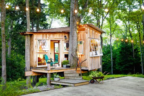 Wood, Tree, Door, Shade, Trunk, Cottage, Lumber, Log cabin, Outdoor structure, Bench, 