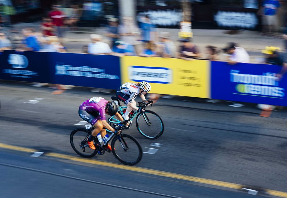 two cyclists sprinting to the finish at reading radsport in 2019