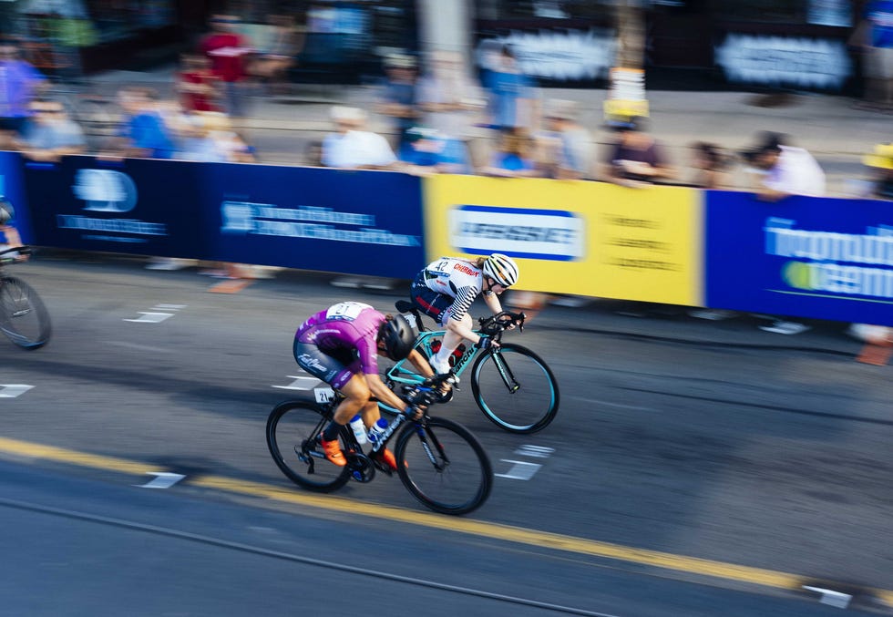 two cyclists sprinting to the finish at reading radsport in 2019