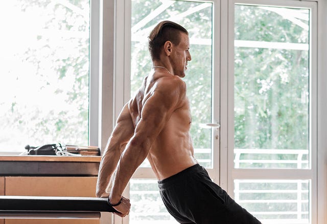 Build Bigger Arms In 30 Minutes With Just Your Bodyweight