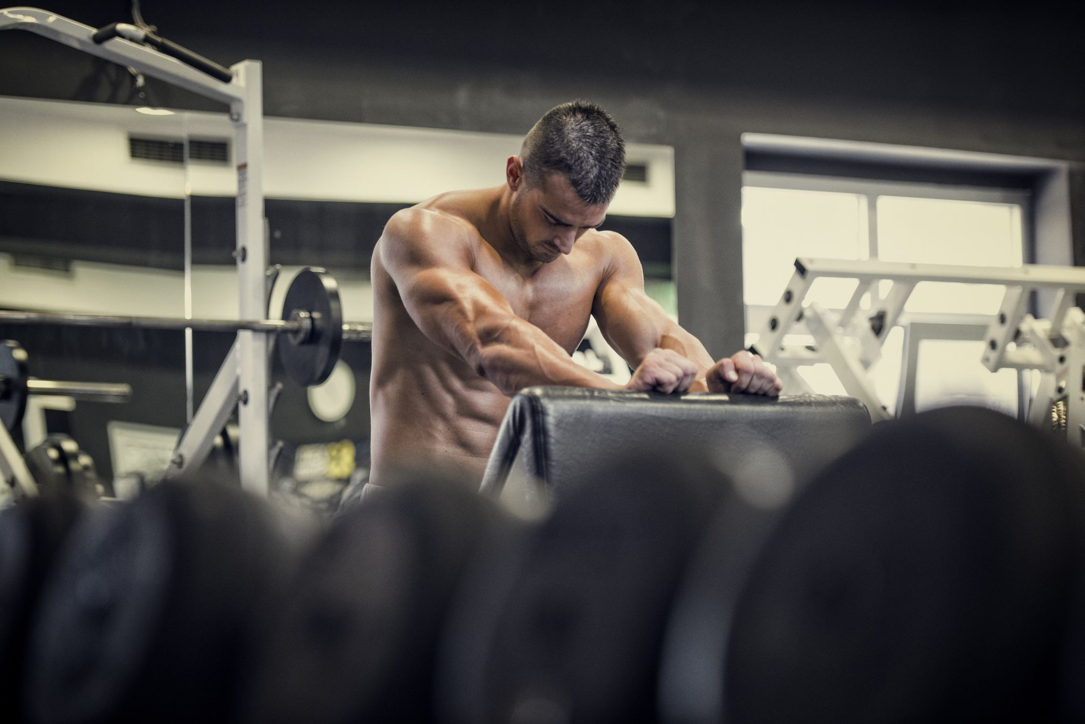 De beste dumbbell tricep oefeningen voor grotere armen