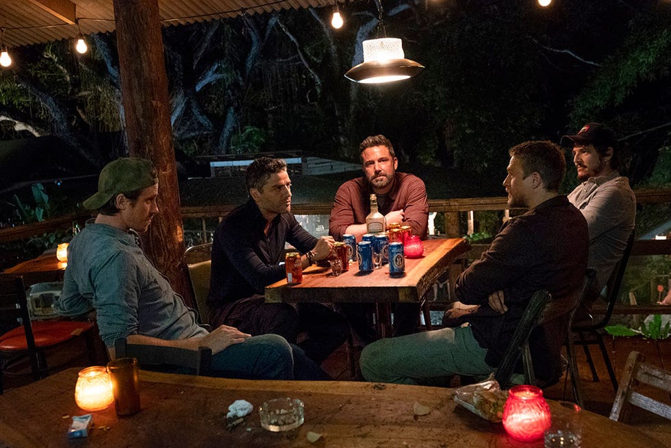 Ben Affleck y Oscar Isaac en Triple Frontera de Netflix
