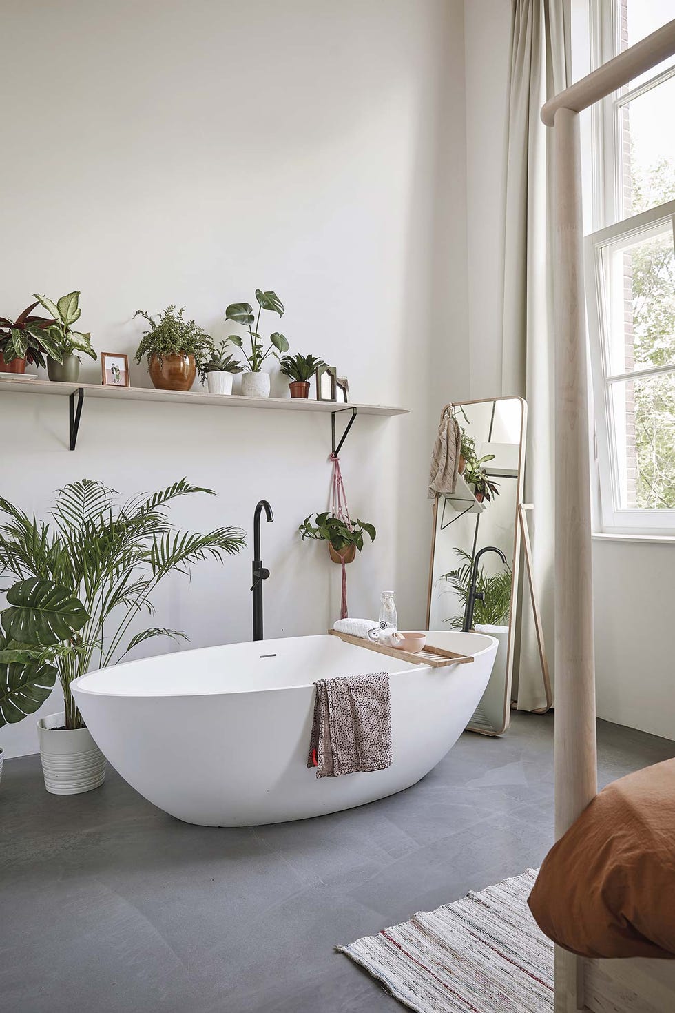 tríplex moderno baño con bañera exenta moderna