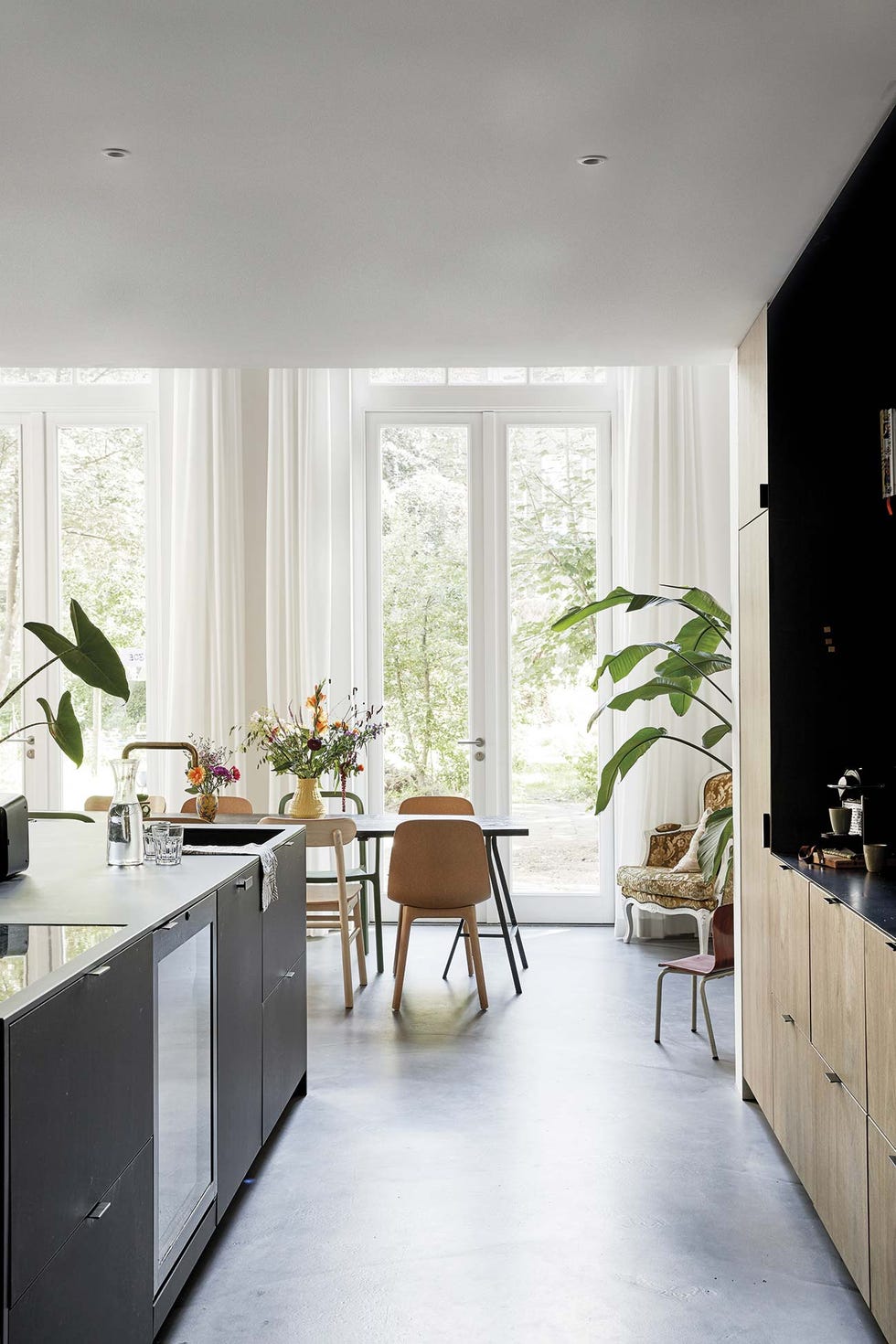 tríplex moderno cocina abierta con isla