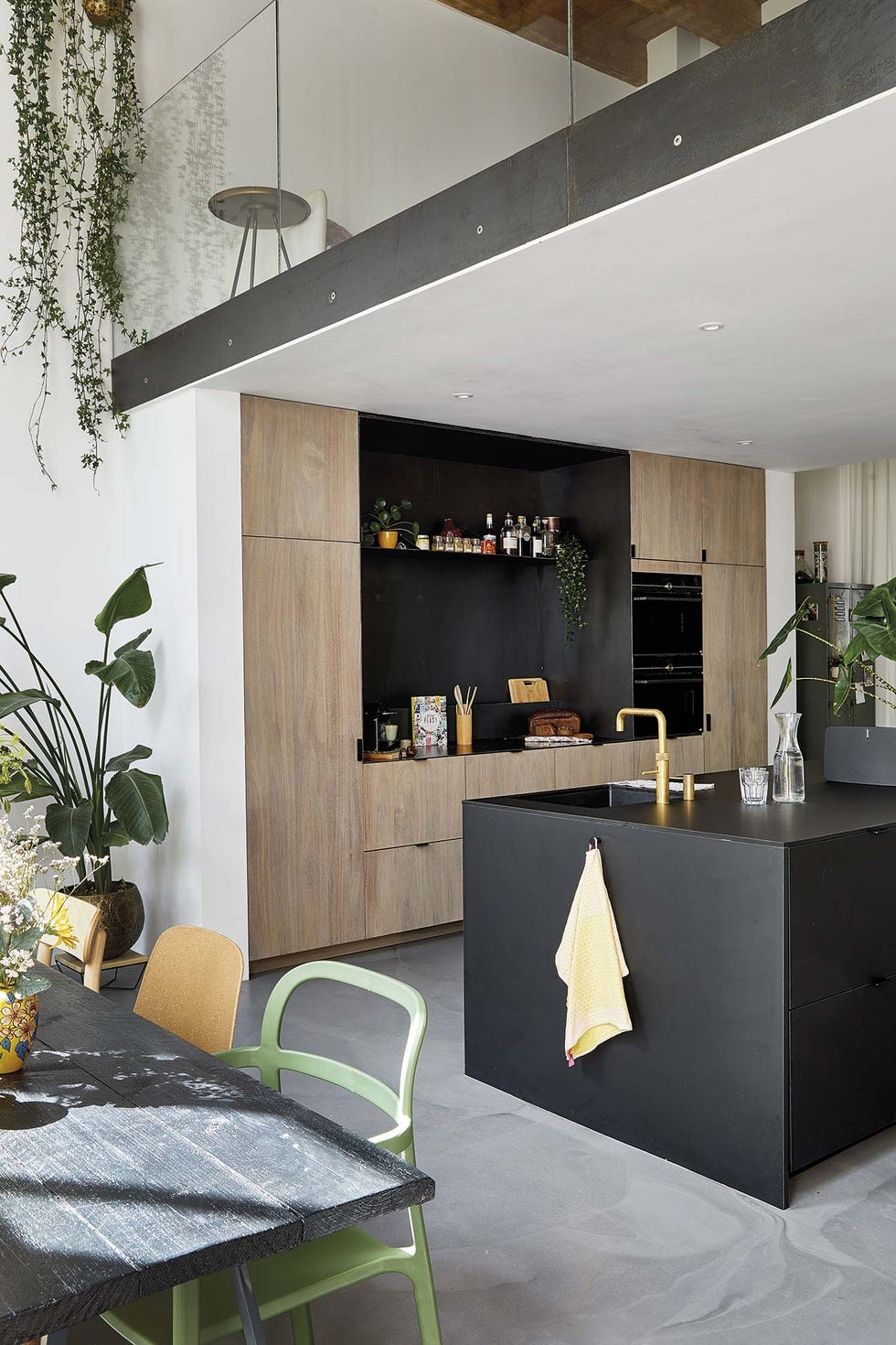 tríplex moderno cocina abierta con isla