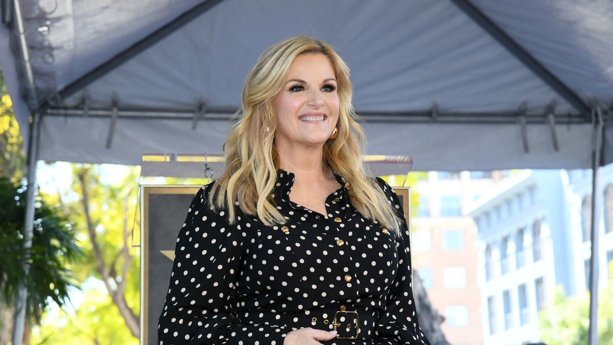 country superstar trisha yearwood honored with star on the hollywood walk of fame