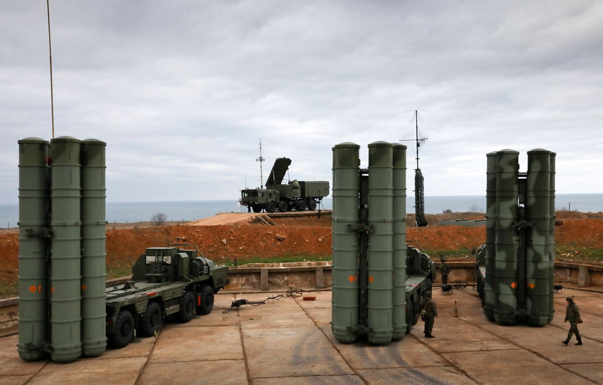 S-400 Triumf anti-aircraft weapon systems go on combat duty in Sevastopol, Crimea