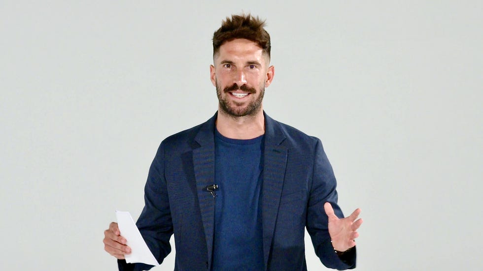 egoitz txurruka, presentador del concurso 'trivial pursuit'