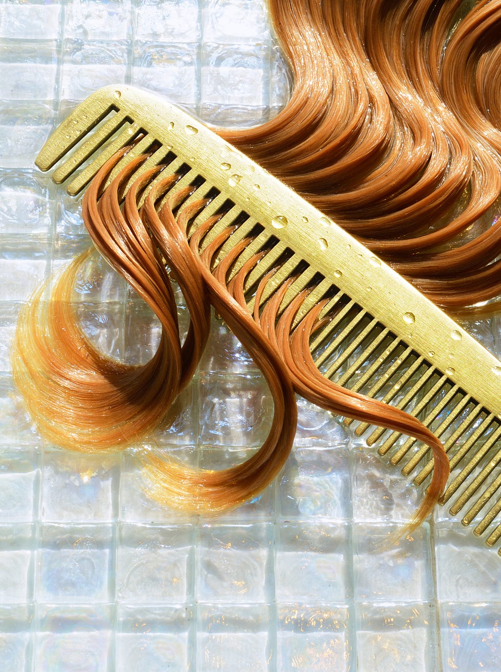 Dermatologist testing red light hair comb