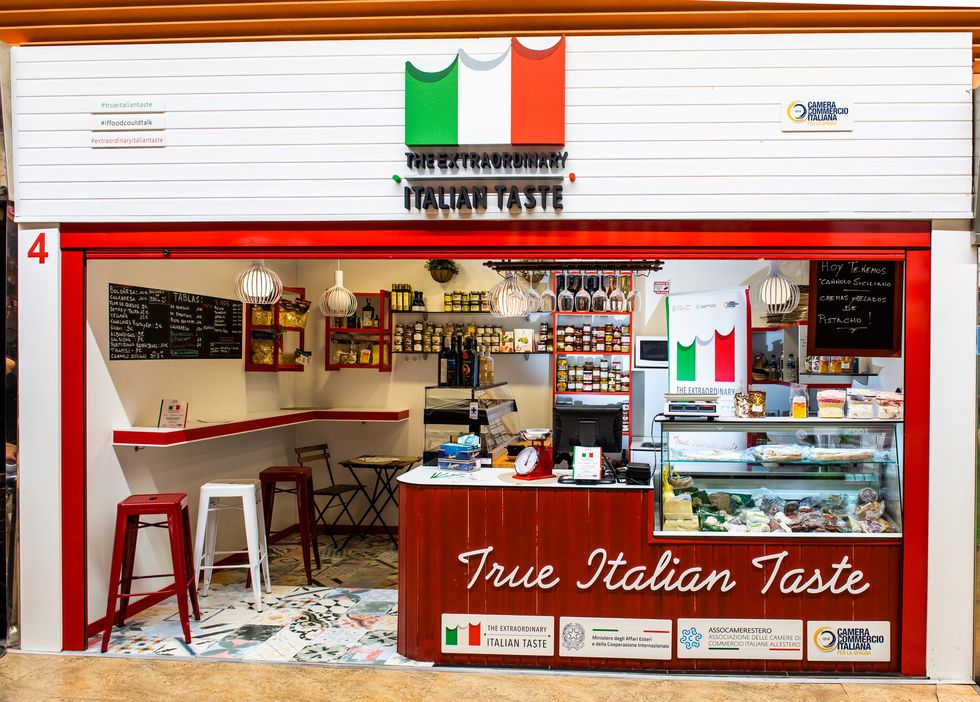true italian taste en el en el mercado de chamberí, madrid