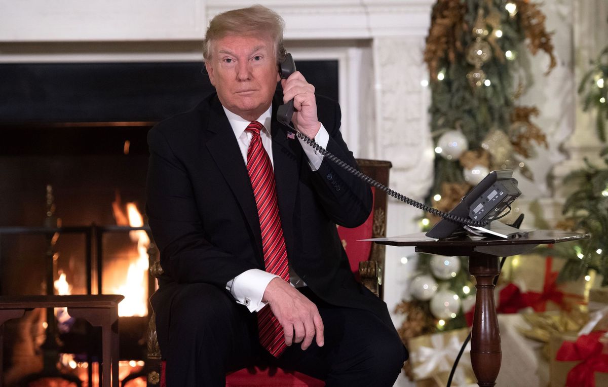 us president donald trump speaks on the telephone as he answers calls from people calling into the norad santa tracker phone line in the state dining room of the white house in washington, dc, on december 24, 2018 photo by saul loeb  afp photo by saul loebafp via getty images