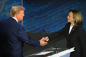 harris trump handshake