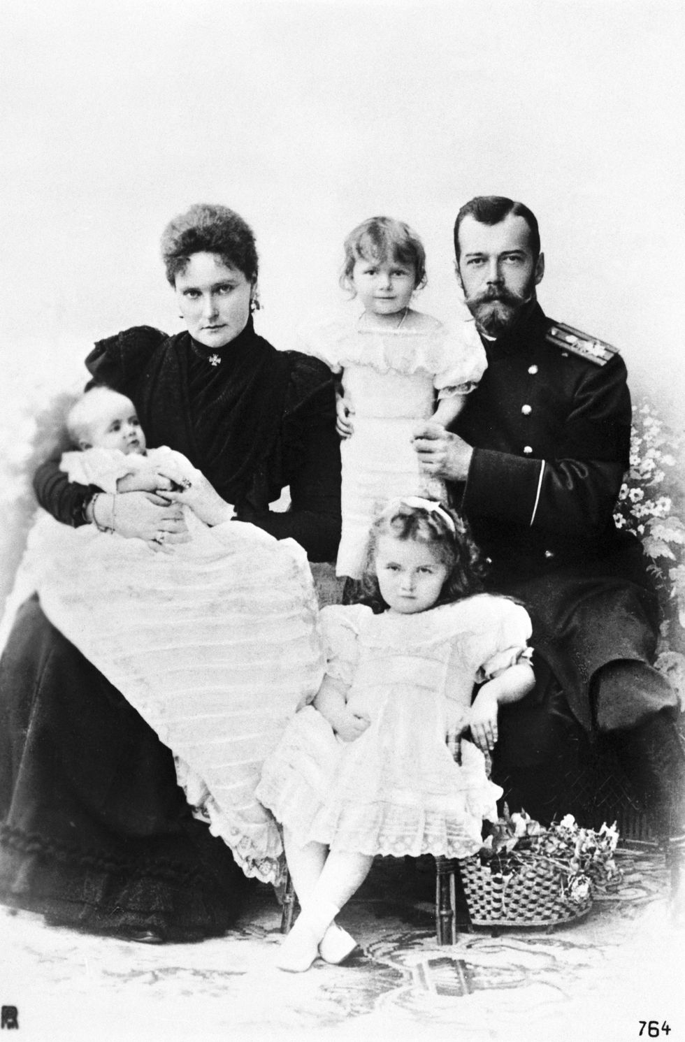 tsar nicholas ii of russia, tsaritsa alexandra, and their children olga, tatiana marie