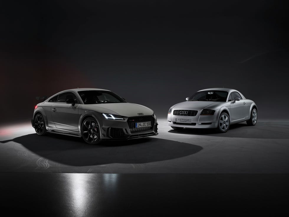 audi tt rs coupé iconic edition, static photo, colour nardo grey
audi tt coupé showcar, static photo, colour light silver metallic