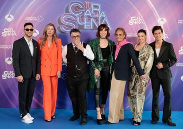 miriam rodriguez , andrea guasch , jadel , josie , alfred garcia , agustin jimenez , anne igartiburu posan para la prensa
