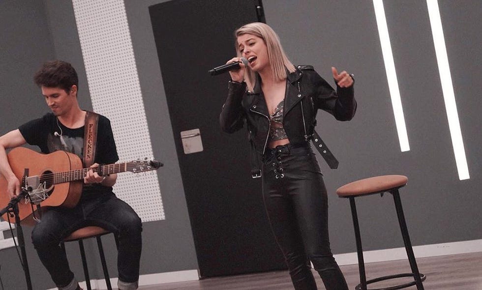 Performance, Entertainment, Musician, Music, Talent show, Singing, Performing arts, Music artist, Event, Singer, 