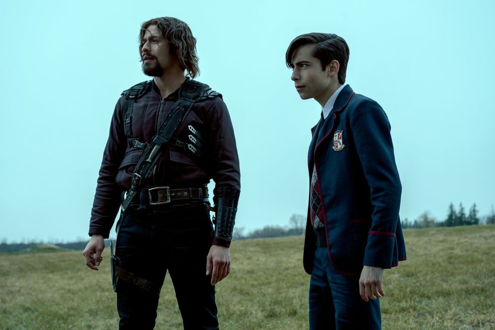 the umbrella academy l to r david castaÑeda as diego hargreeves and aidan gallagher as number five in episode 210 of the umbrella academy cr christos kalohoridisnetflix © 2020
