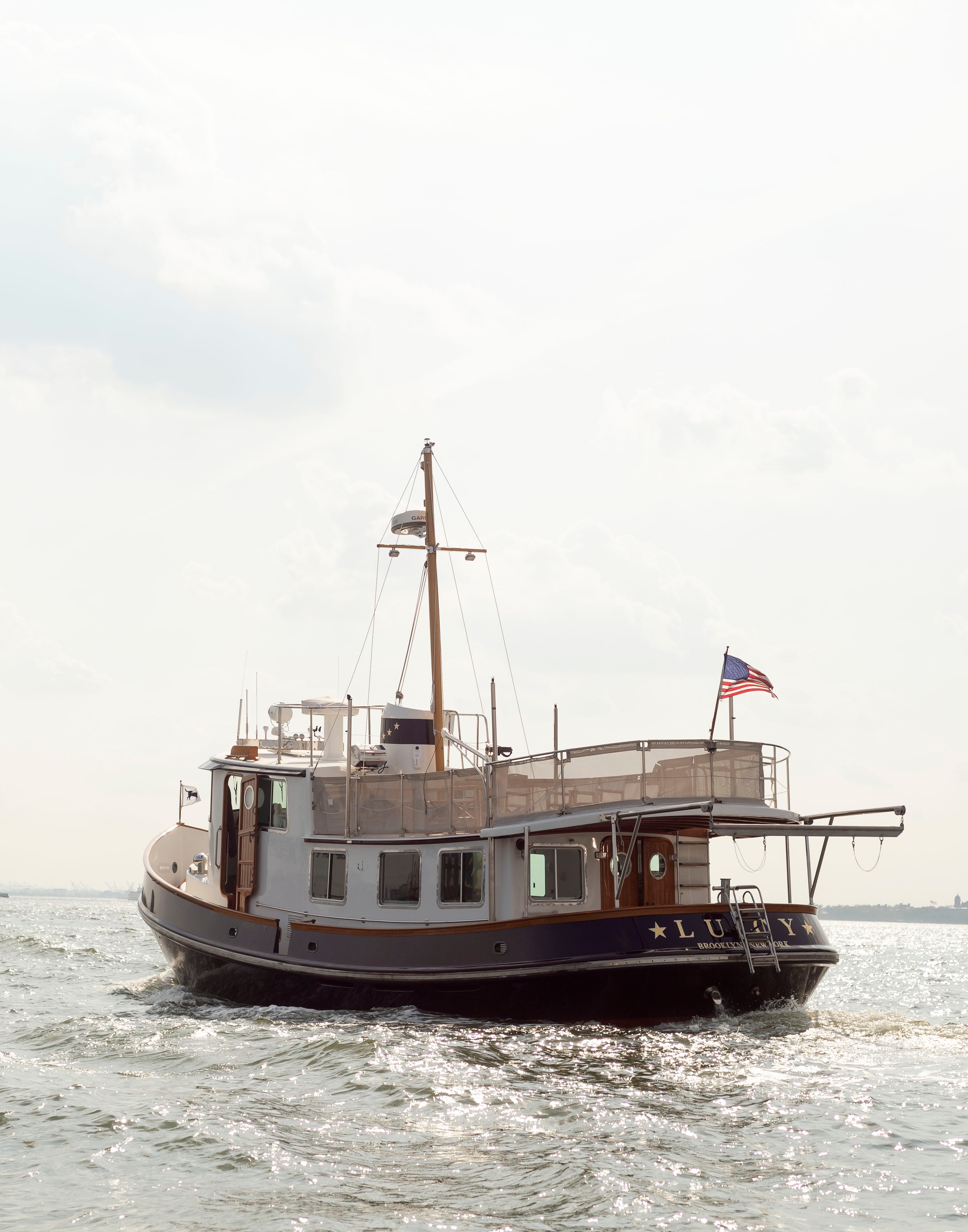 See Inside This NYC Tugboat Renovated Into a Floating Cottage