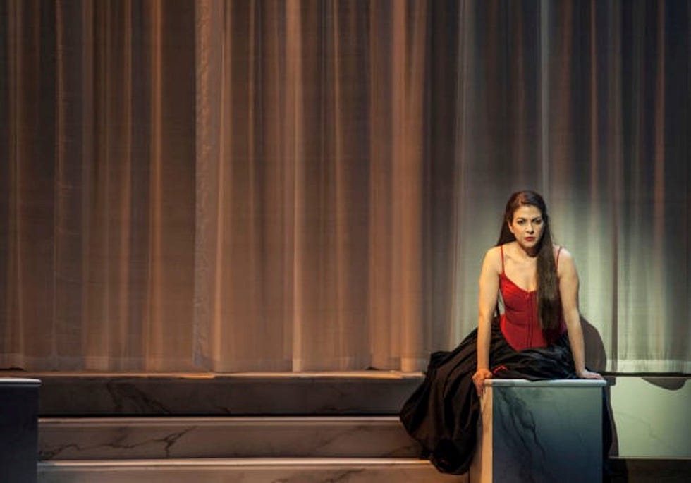 Tulin Ozen en el teatro