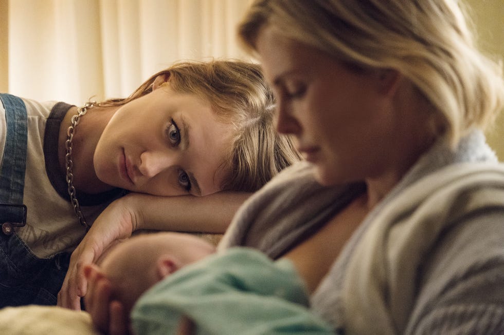 Mackenzie Davis and Charlize Theron in Jason Reitman's Tully 