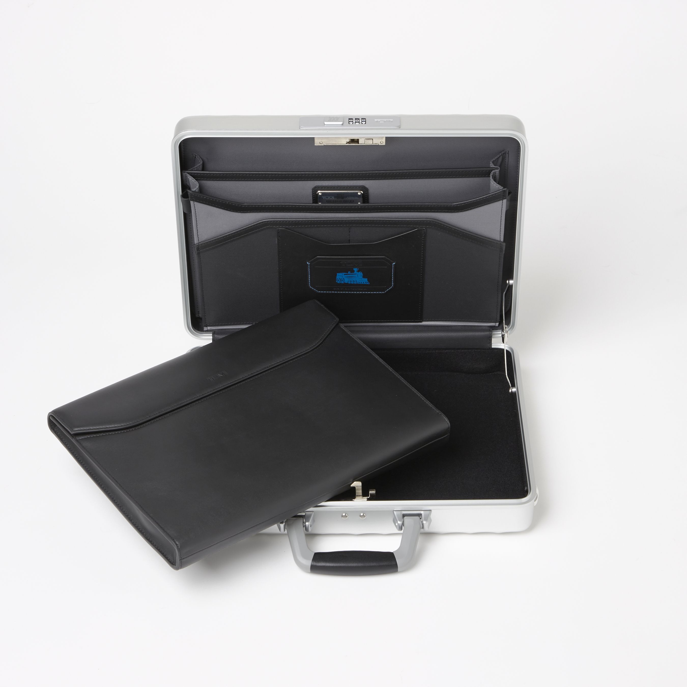 【未使用保管品・数量限定】トゥミ ブレッドトレイン ブリーフケース シルバー tumi-case-5-1660815947.jpg?