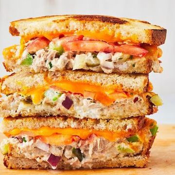 tuna melt topped with tomatoes and cheese in between toasted bread