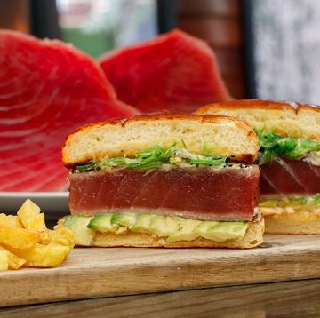 hamburguesa tuna turner burger, un homenaje a tina turner creado por el restaurante la misión de madrid