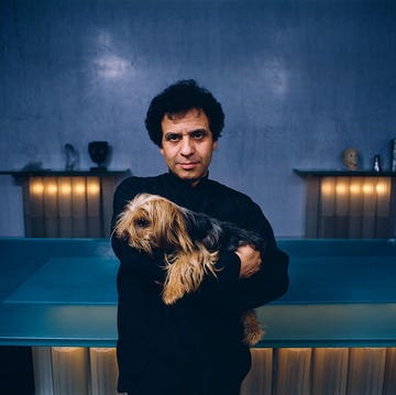 azzedine alaia con il suo cane