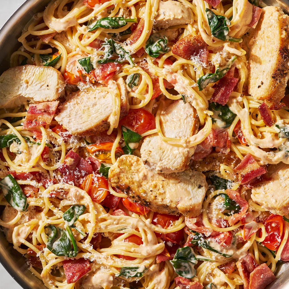angel hair pasta with sliced chicken, tomatoes and basil