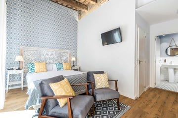 tener la tele en el dormitorio