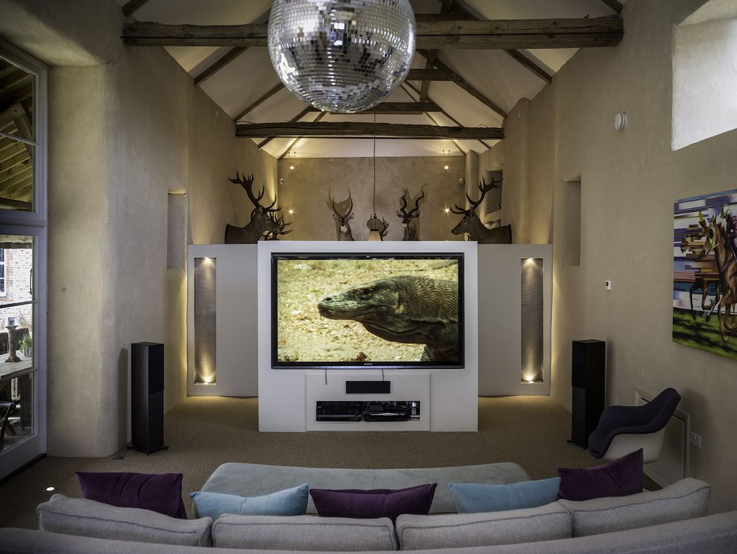 11 TV Wall Ideas That\'s Both Practical And Stylish
