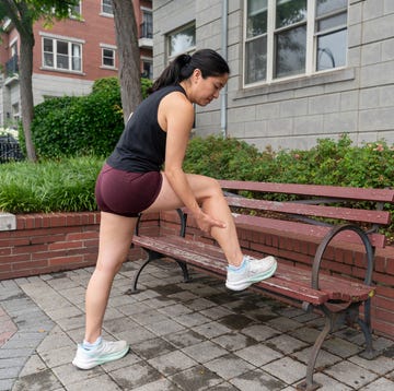 runner holding leg runner holding leg