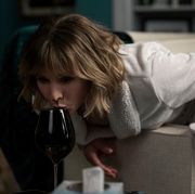 the woman in the house across the street from the girl in the window kristen bell as anna in episode 101 of the woman in the house across the street from the girl in the window cr colleen e hayesnetflix © 2021
