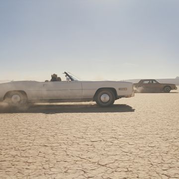 autos in de woestijn