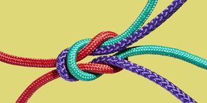 two coloured ropes knotting together