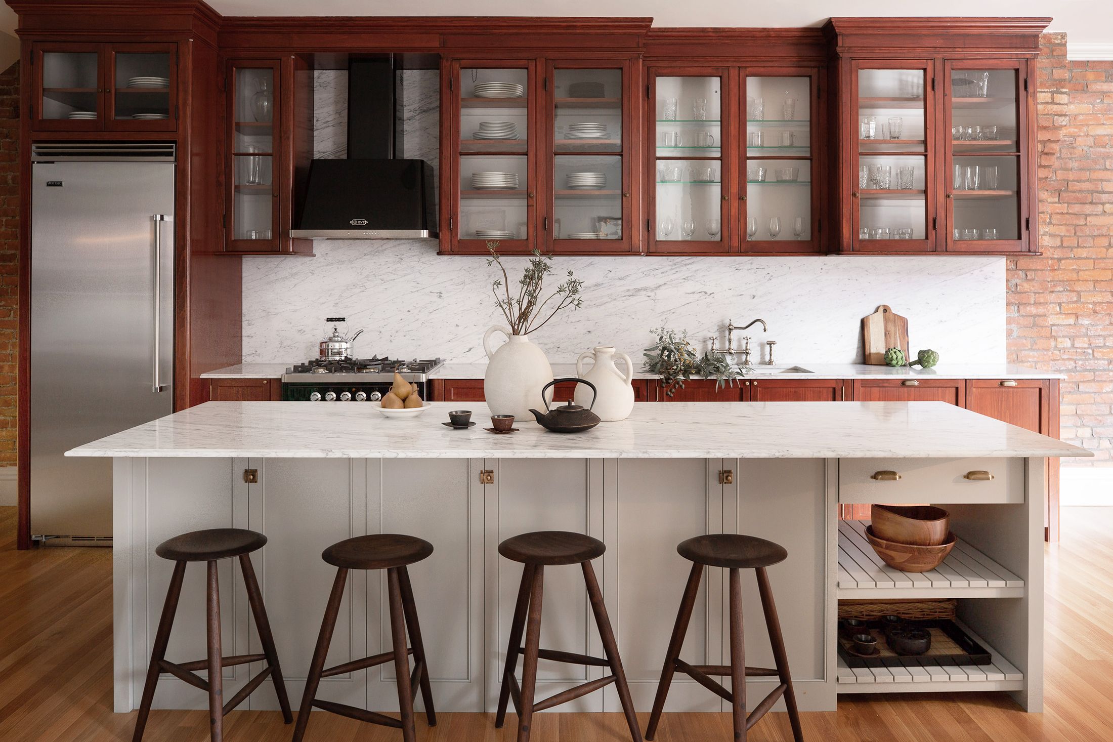 Transform Your Kitchen with the Bold Contrast of Dark Upper Cabinets ...