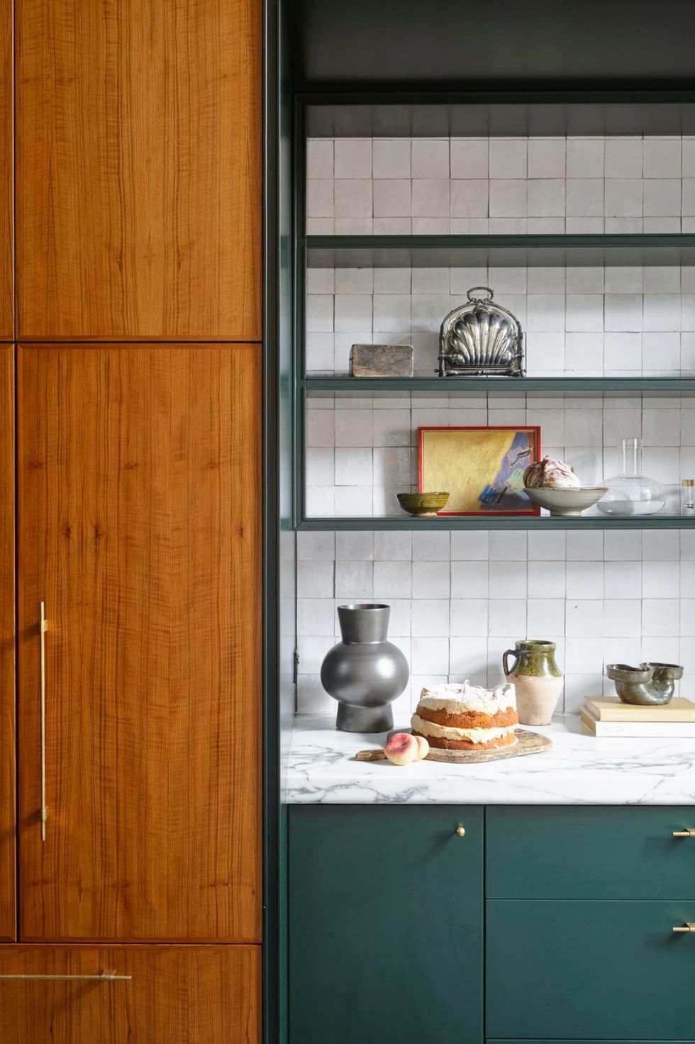 18 Examples of Two-Toned Kitchen Cabinets From Designers