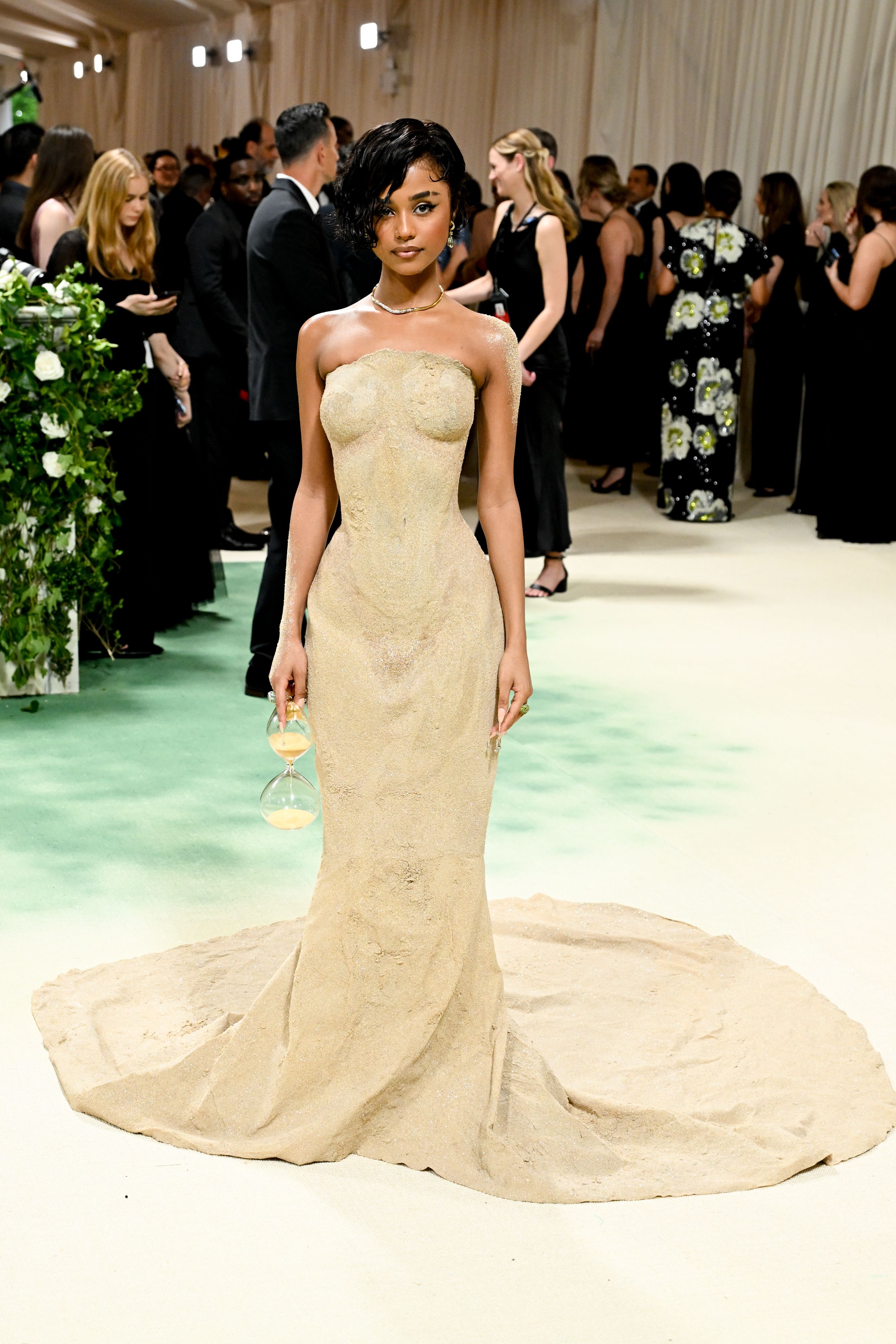 Met Gala 2024 Red Carpet Photos, The Best Celebrity Looks - Star Sun Leash