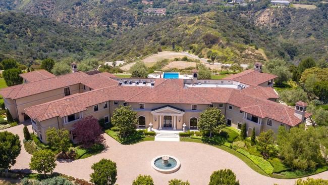 tyler perry's beverly hills mansion, where prince harry and meghan markle stayed in the spring of 2020