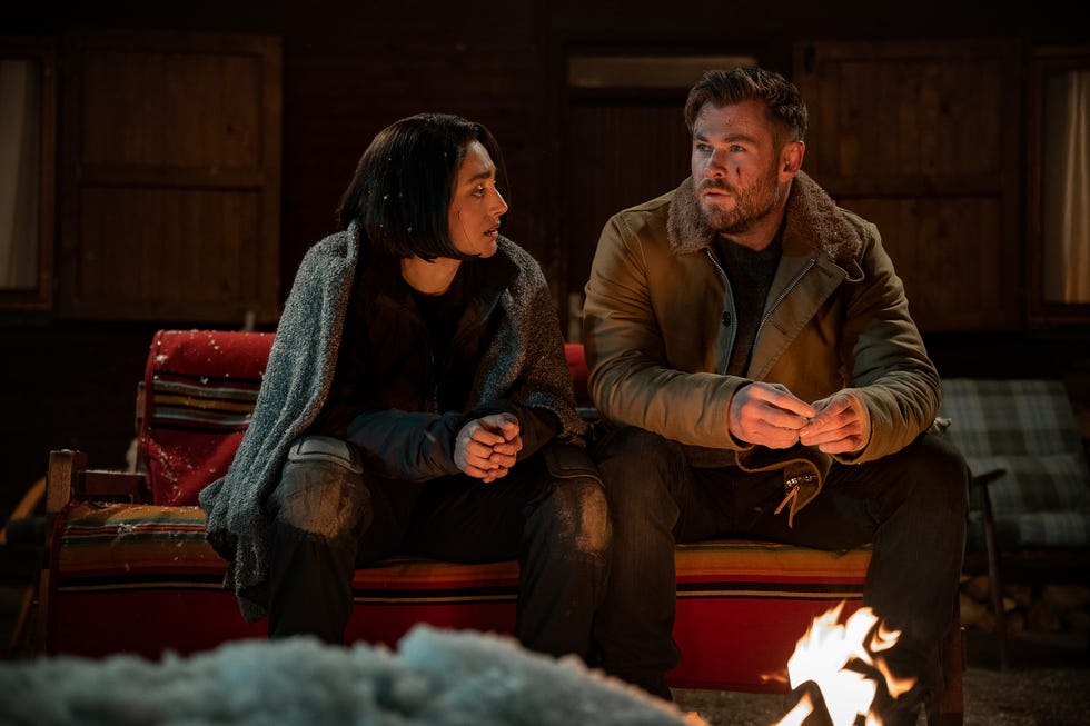 extraction 2 l to r golshifteh farahani as nik khan and chris hemsworth as tyler rake in extraction 2 cr jasin bolandnetflix © 2023