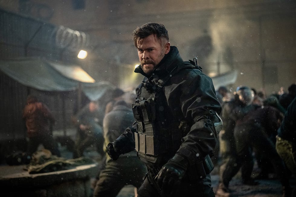 extraction 2 chris hemsworth as tyler rake in extraction 2 cr jasin bolandnetflix © 2023